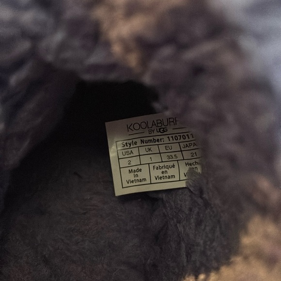 Kids uggs size US 2 - Picture 6 of 6